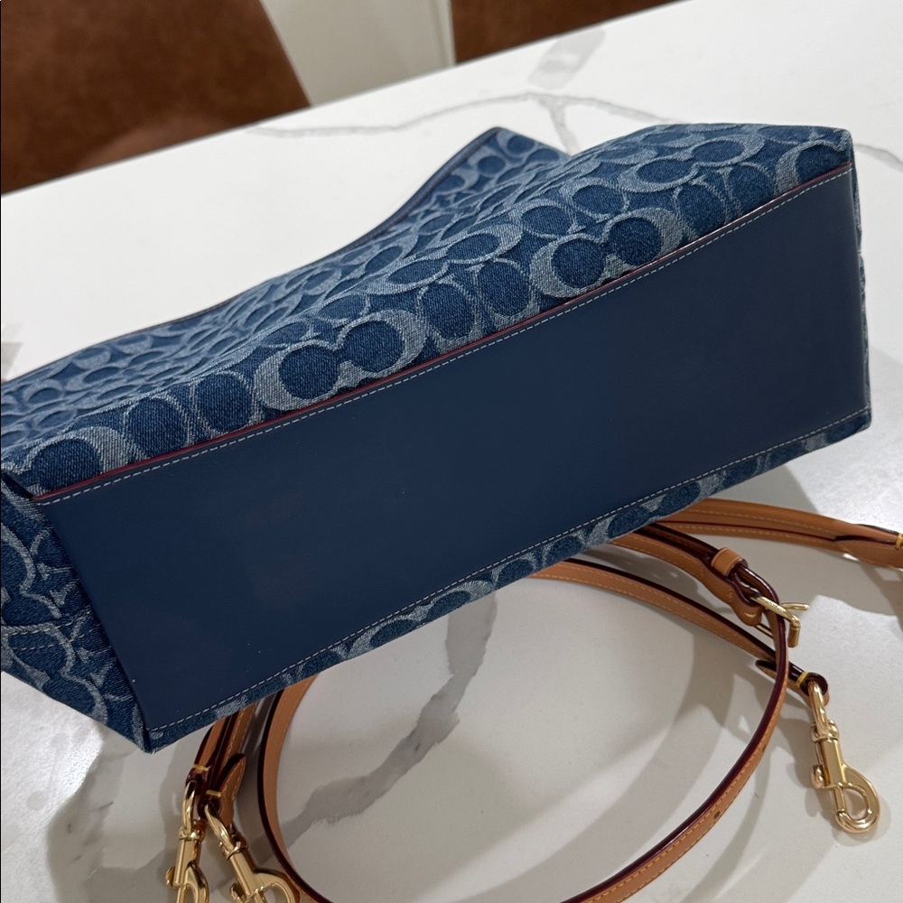 new coach denim laurel large shoulder bag with Crossbody strap - Picture 5 of 6